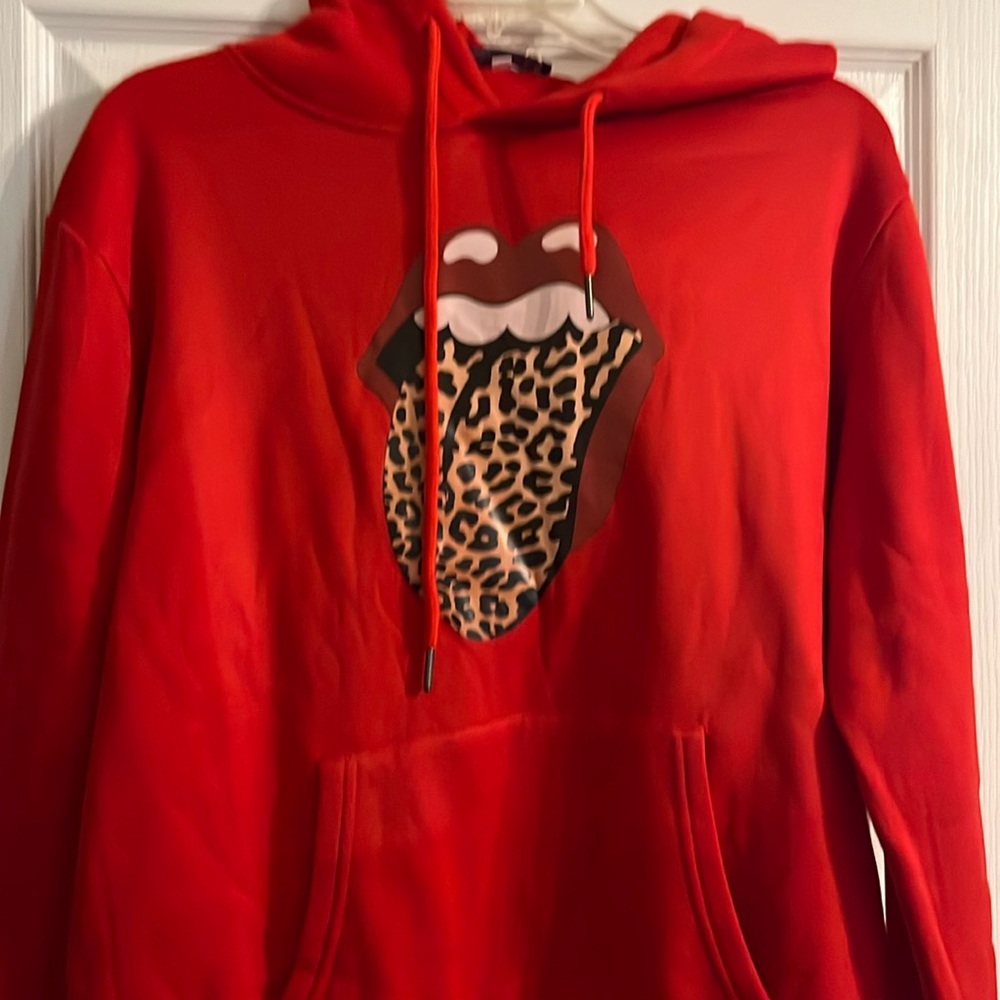 NWT Women’s 2XL red graphic hoodie sweatshirt